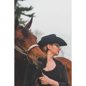 Meet your Posher, Anna